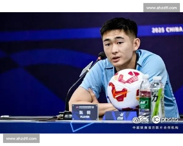 斯卢茨基致申花球迷：你们的高度，是球队最需要的力量