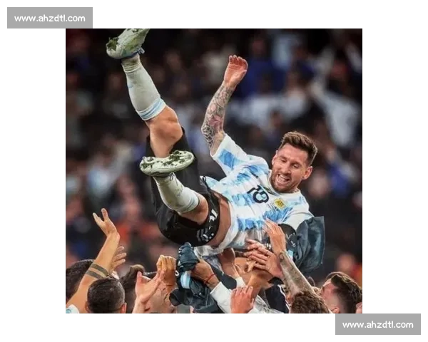 梅西读秒吊射击中横梁 詹俊盛赞:这就是超能力! 梅西读秒吊射击中横梁 詹俊盛赞:这就是超能力!